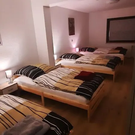 Haus Langert - Einfamilienhaus Mit Terrasse Und Garten Zur Alleinigen Nutzung *