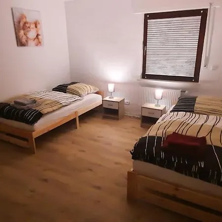 Haus Langert - Einfamilienhaus Mit Terrasse Und Garten Zur Alleinigen Nutzung Ferienhaus